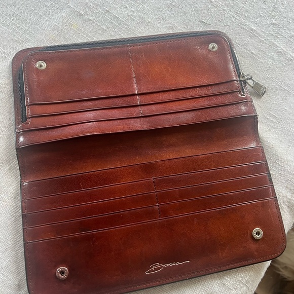 Bosca ladies, leather wallet, preowned good condition Brown snap closure/zipper - Picture 3 of 12